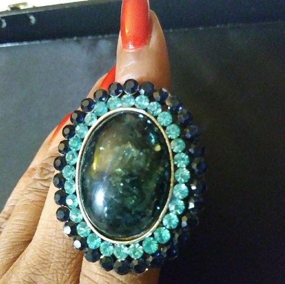 Dazzling Blue Glass Rhinestone Stretch Ring - Picture 6 of 7